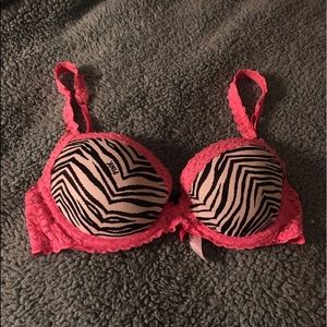 Victoria’s Secret PINK bra